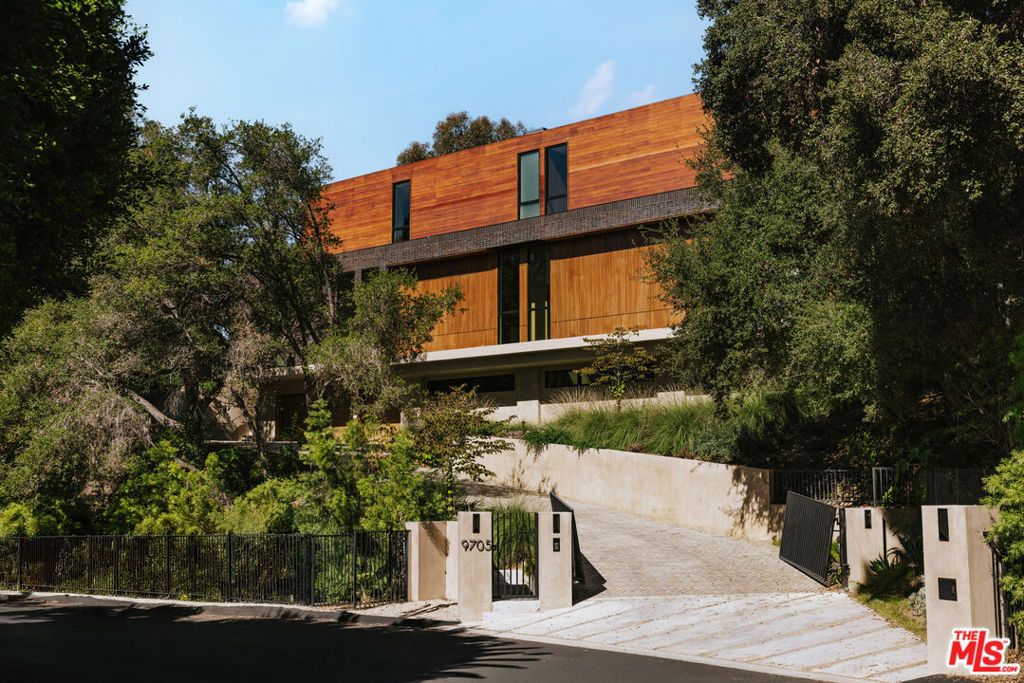 Photo of 9705 Oak Pass Road, Beverly Hills, CA 90210 (MLS # 25611235)