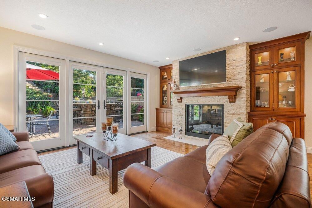 700 Oak Shadow View Place