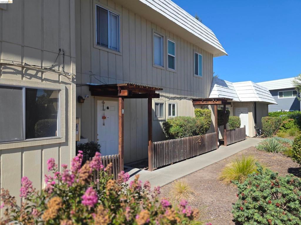 2011 Sierra Rd