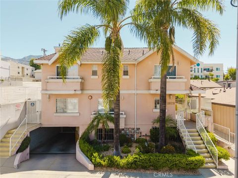 Photo of 10128 Hillhaven Avenue #101, Tujunga, CA 91042 (MLS # GD26110374)