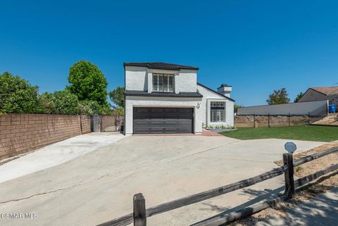 Photo of 27568 Country Glen Road, Agoura Hills, CA 91301 (MLS # 224002350)