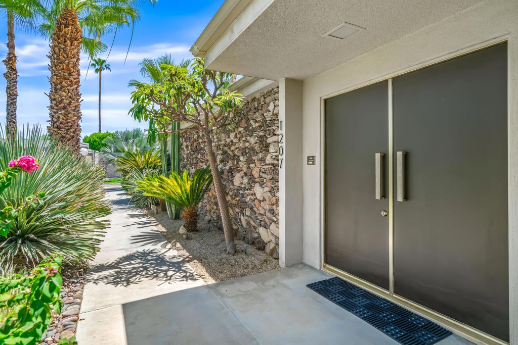 1207 Tamarisk West Street