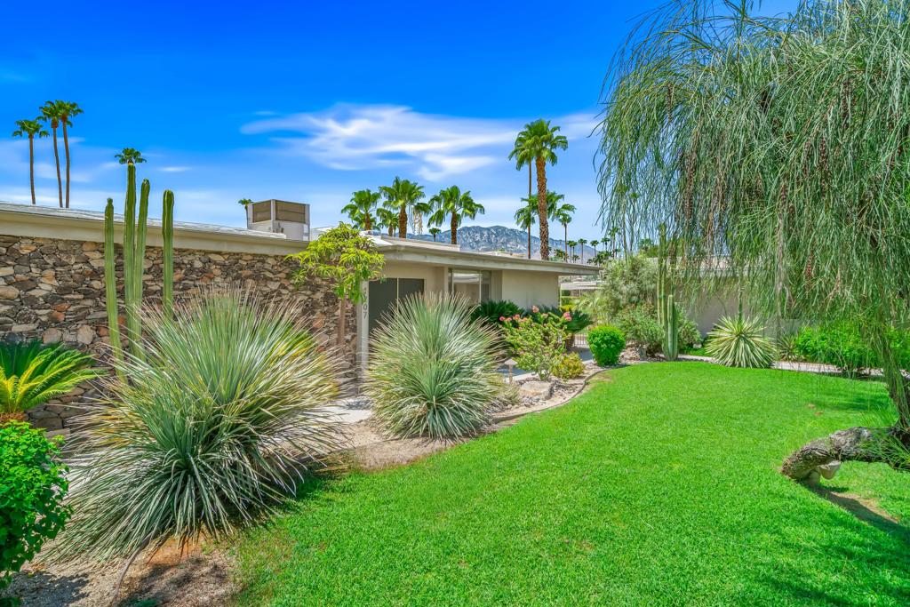 1207 Tamarisk West Street