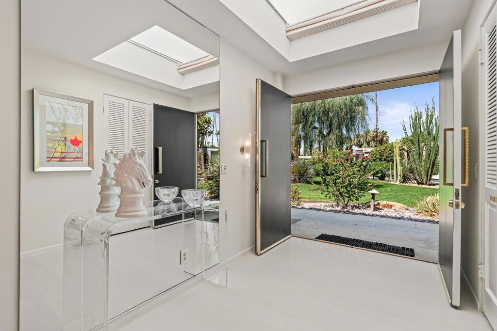1207 Tamarisk West Street