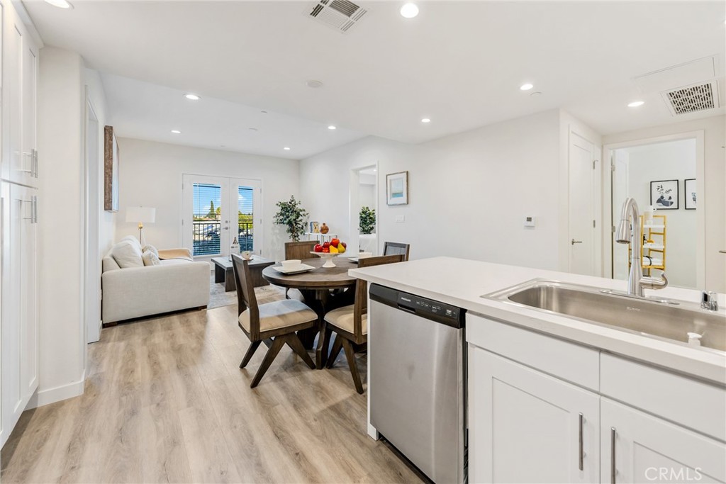 419 N Chandler Avenue 413