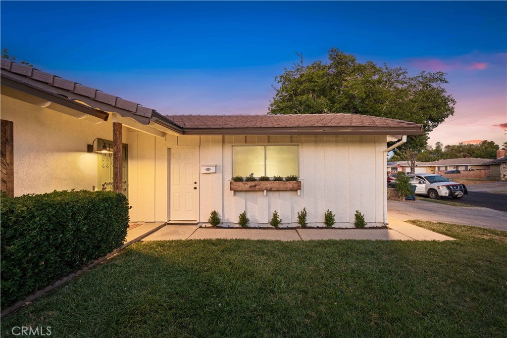1127 W Avenue J-11