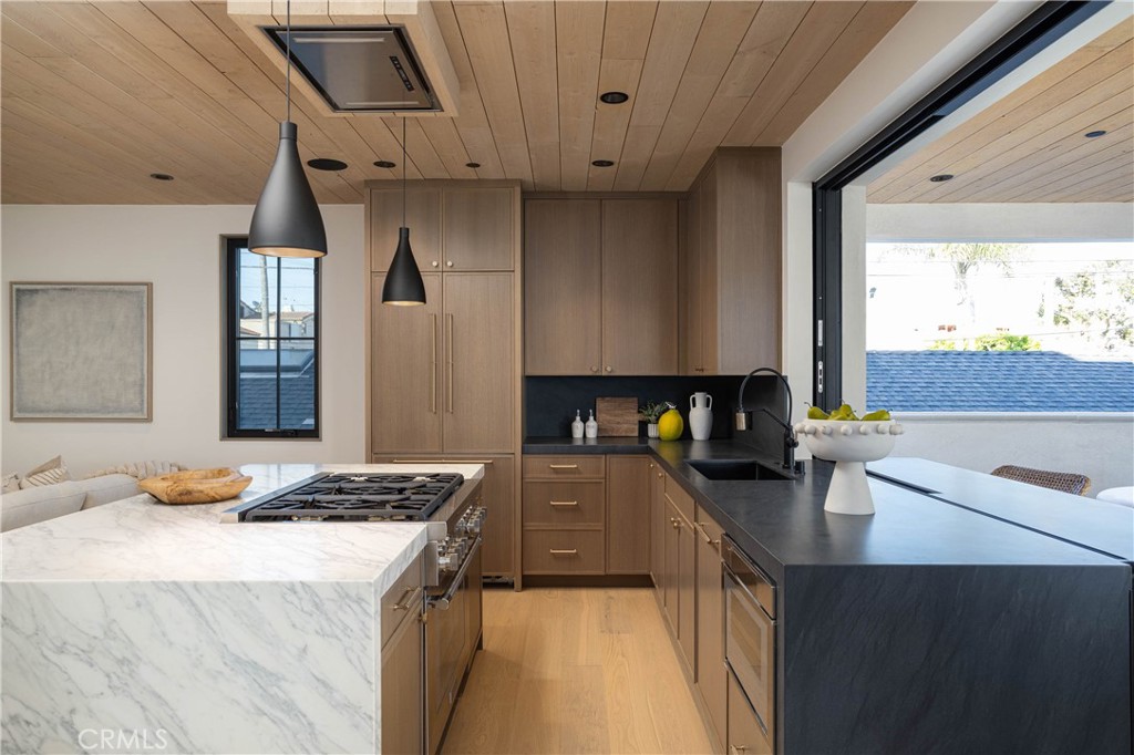 519 Narcissus Avenue B