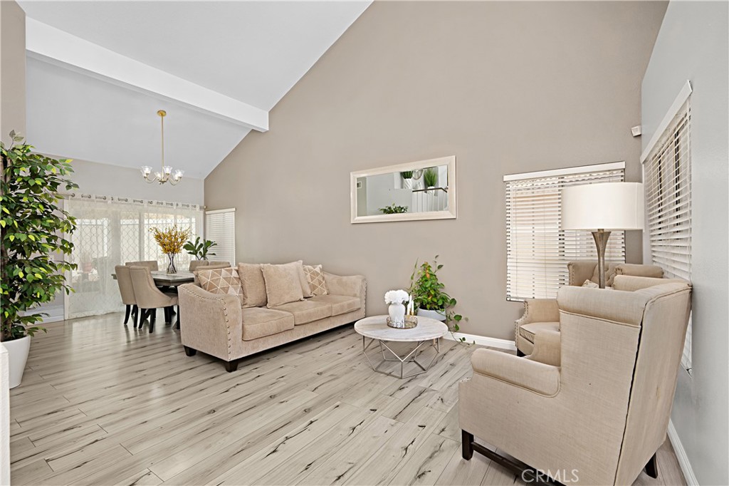 1605 Knox Circle