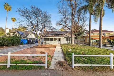 Photo of 376 S Hill Ave, Pasadena, CA 91106 (MLS # AR25259218)