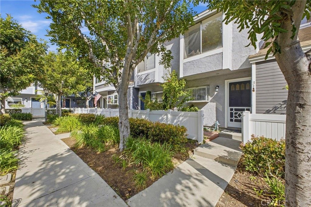 Photo of 31 Dogwood Ln, Aliso Viejo, CA 92656 (MLS # PW26033426)