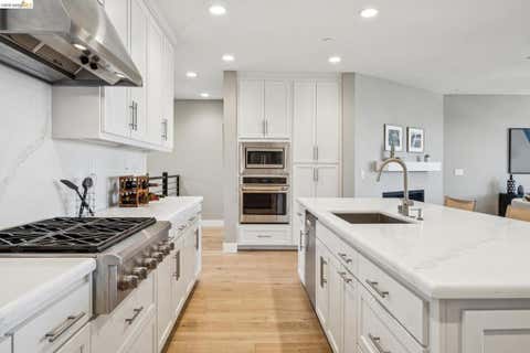 Tiny photo for 16 Sea Star Ct, Richmond, CA 94801 (MLS # 41137316)