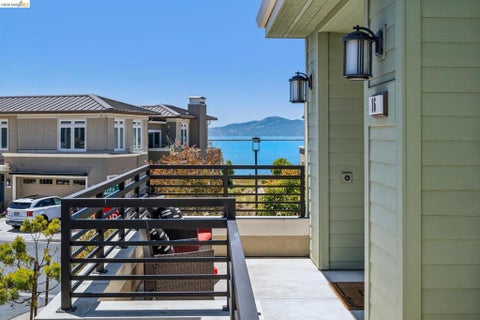 Tiny photo for 16 Sea Star Ct, Richmond, CA 94801 (MLS # 41137316)