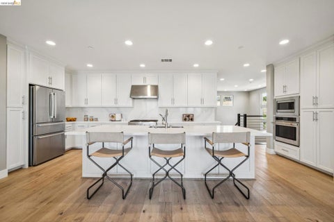 Tiny photo for 16 Sea Star Ct, Richmond, CA 94801 (MLS # 41137316)