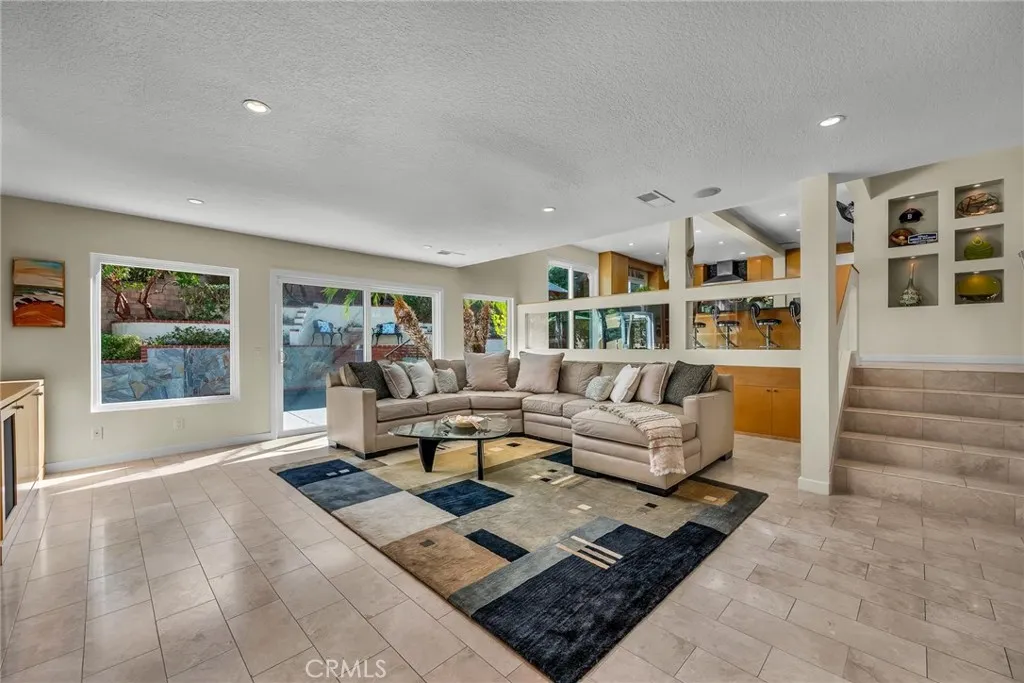 West Hills, California 91307, United States, 4 Bedrooms Bedrooms, ,3 BathroomsBathrooms,Residential,Active,241884