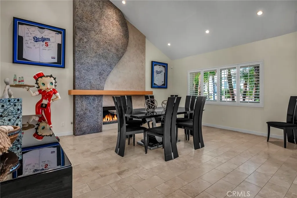 West Hills, California 91307, United States, 4 Bedrooms Bedrooms, ,3 BathroomsBathrooms,Residential,Active,241884