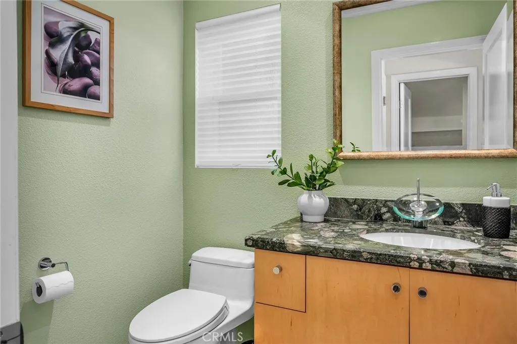 West Hills, California 91307, United States, 4 Bedrooms Bedrooms, ,3 BathroomsBathrooms,Residential,Active,241884