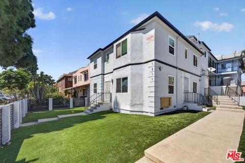Photo of 1311 W Martin Luther King Jr Boulevard, Los Angeles, CA 90037 (MLS # 26985151)