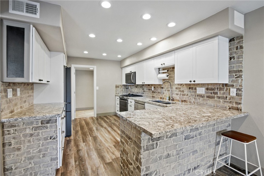 8116 E Oak Ridge