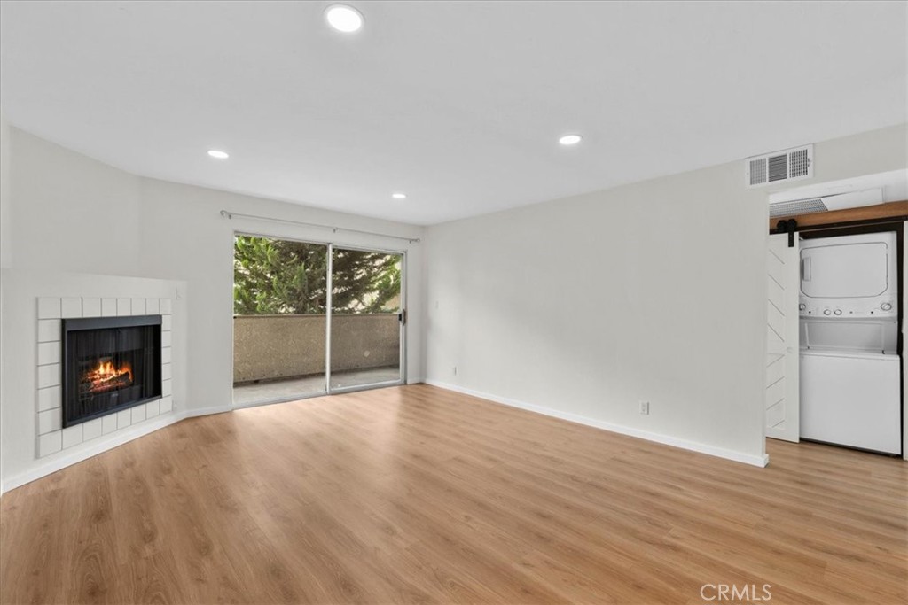 445 W 6th