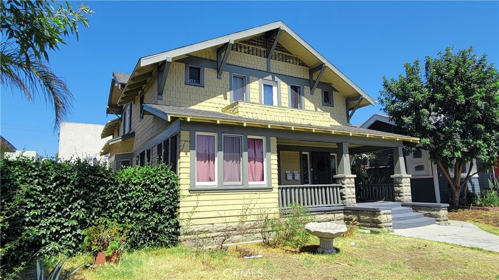 833 Cedar Avenue