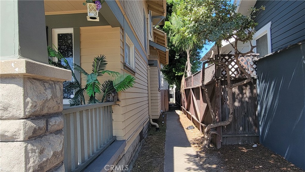 833 Cedar Avenue