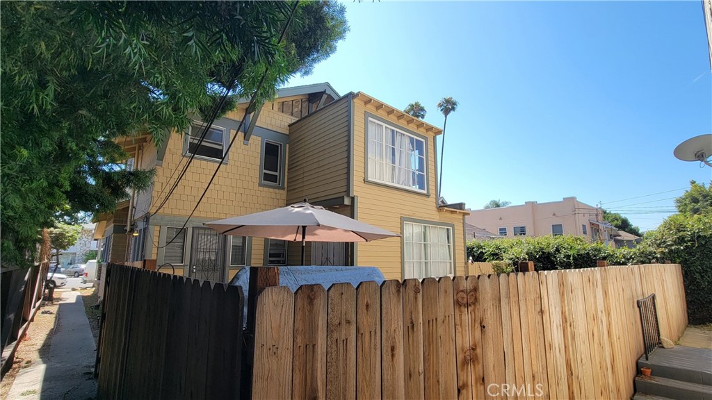 833 Cedar Avenue