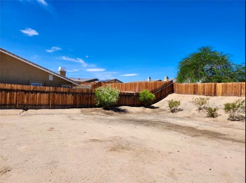CLEAN AND ALL UTILITIES AVAILABLE ON THIS LOT. Vacant land in beautiful and quiet TURTLE ROCK community. Near the Plaza and downtown 29 Palms. Build your own home in this bustling city. Buyer and Buyer's agent to do their independent due diligence.