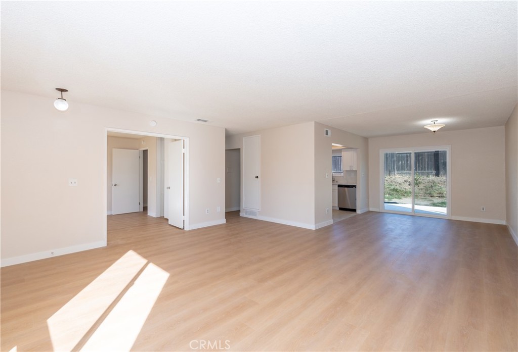 1557 E Cherry Hill