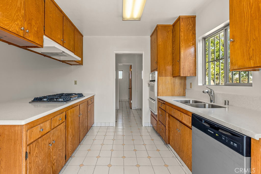 511 E Los Amigos Avenue