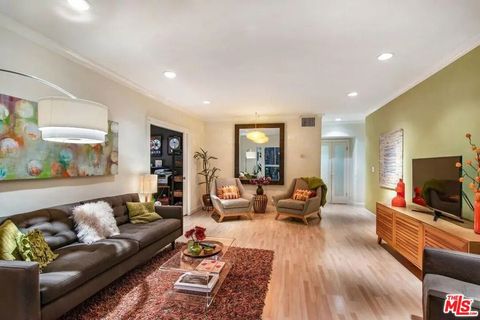 Photo of 8550 Holloway Drive #305, West Hollywood, CA 90069 (MLS # 26661171)