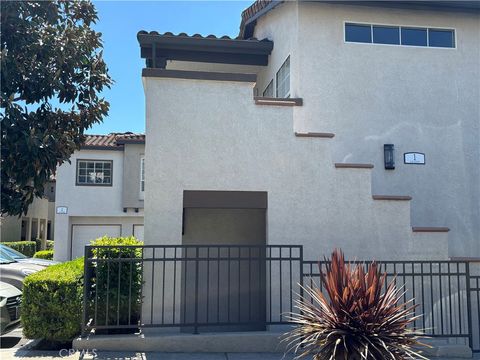 Photo of 1 Via Alivio, Rancho Santa Margarita, CA 92688 (MLS # OC26126223)