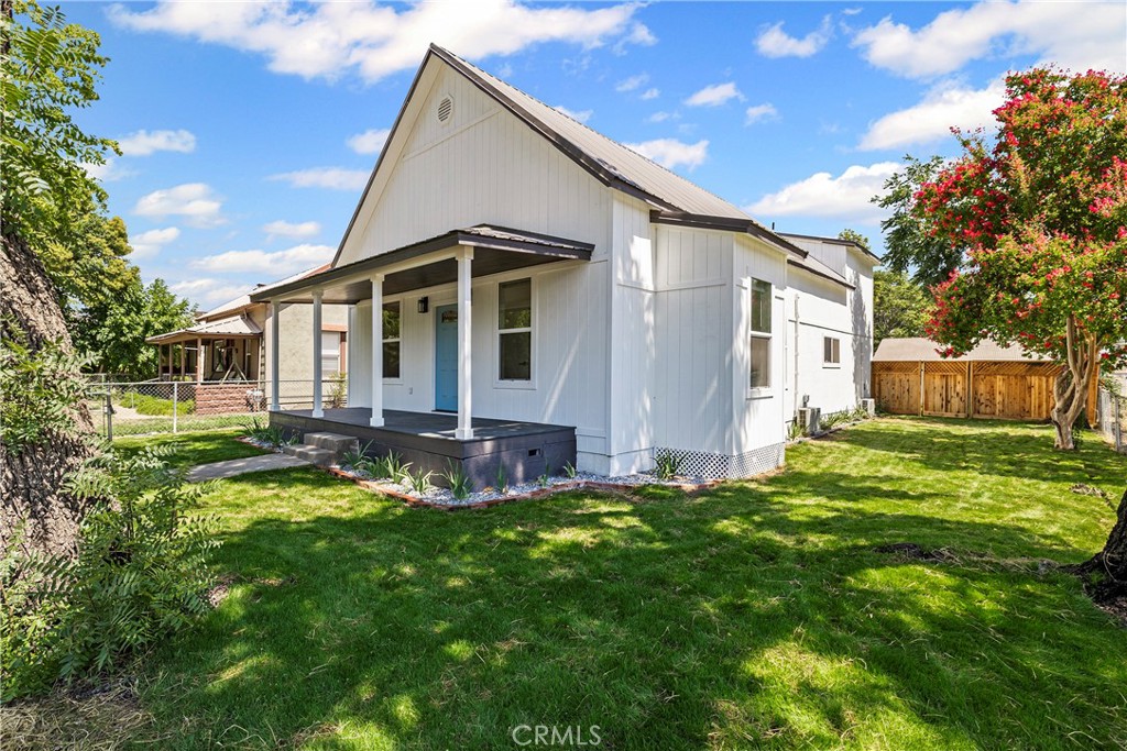 BEAUTIFULLY REMODELED 4 BED 2 BATH HOME ON CORNER CITY LOT. ENTERING THE HOME YOU WILL NOTICE ALL NEWFLOORING THROUGHOUT, OPENING INTO LIVING ROOM AREA AND THE OPEN KITCHEN. KITCHEN HAS ALL NEW CABINETS,QUARTZ COUNTERTOPS, KITCHEN ISLAND, DISH WASHER AND GAS OVEN/RANGE. TALL CEILINGS MAKE FOR A MOREOPEN FEEL. BOTH BATHS HAVE TILED SHOWER/TUBS, NEW CABINETS, COUNTERTOPS AND TILED FLOORS. MASTERBEDROOM HAS A WALK IN CLOSET WITH BARN DOORS TO MASTER BATH. ON DEMAND WATER HEATER IN LAUNDRYROOM AND MINI SPLIT HEAT AND A/C SYSTEMS. FRONT AND REAR YARDS WITH SPRINKLER SYSTEM, NEWLY PLANTEDAND GROWING GRASS. BACK YARD HAS NEW FENCING TO MAKE PRIVATE. CITY WATER/SEWER, CLOSE TO SCHOOLS,SHOPPING AND DINING.