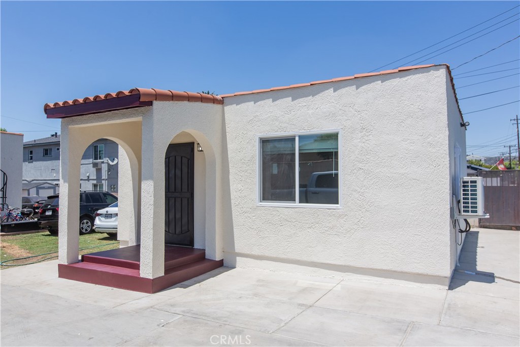 Brand New 1 Bedroom ADU in Prime Whittier Location, Modern Living at Its Best!
Welcome to your new home! This beautifully crafted, brand-new 1-bedroom, 1-bathroom Accessory Dwelling Unit (ADU) blends style, comfort, and convenience in one perfect package. Located in one of Whittier’s most desirable neighborhoods, you’ll be just minutes from Whittier College, The Quad shopping center, Central Park, Starlight Whittier Village Cinemas, gyms, restaurants, hiking trails, schools, and more!
Property Highlights: Open-concept floor plan with elegant and modern touches throughout. Stylish Kitchen: White shaker cabinets, quartz countertops, and appliances including gas range, microwave, and refrigerator. Elegant Flooring: Waterproof luxury vinyl plank flooring for a clean and durable finish. Climate Comfort: Energy-efficient mini-split A/C unit in the living room. Private Gated Parking: Enjoy the convenience and security of your own 2-car gated parking area. Modern Bathroom & Finishes: Contemporary design with quality materials and finishes. Accessibility-Focused: Designed with easy access and smooth transitions throughout. Perfect for professionals, students, or couples seeking a fresh, private, and low maintenance home in a vibrant community. Don’t wait—schedule your private showing today!