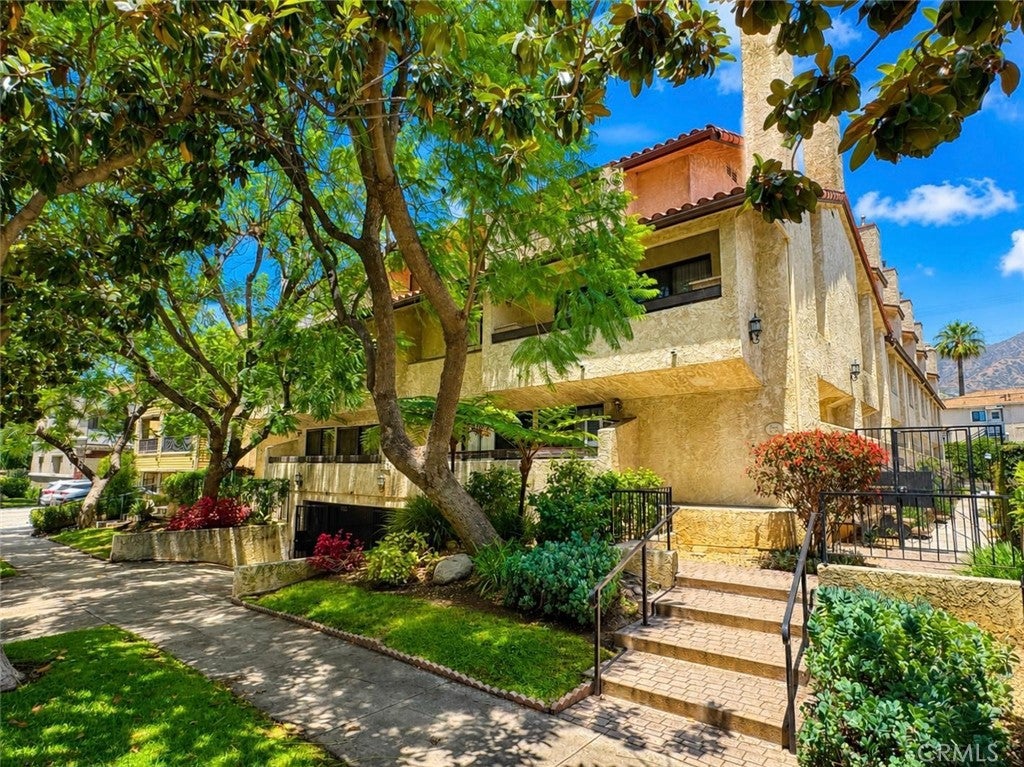 543 W Stocker Street