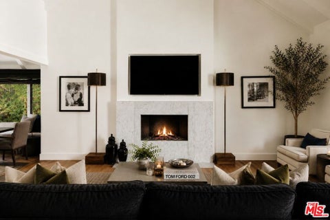 Photo of 7825 Torreyson Drive, Los Angeles, CA 90046 (MLS # 26991765)