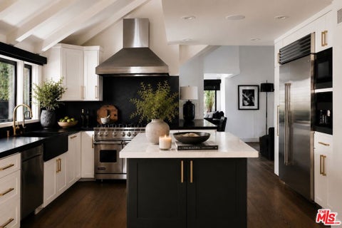 Photo of 7825 Torreyson Drive, Los Angeles, CA 90046 (MLS # 26991765)