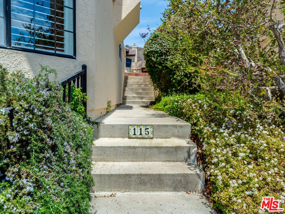 115 Searidge Court