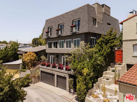 Photo of 3823 Franklin Avenue, Los Angeles, CA 90027 (MLS # 26860917)
