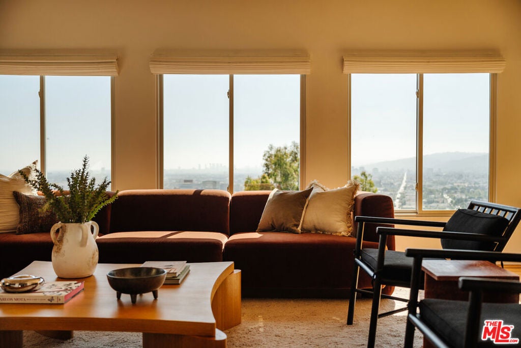 3823 Franklin Avenue, Los Angeles CA 90027