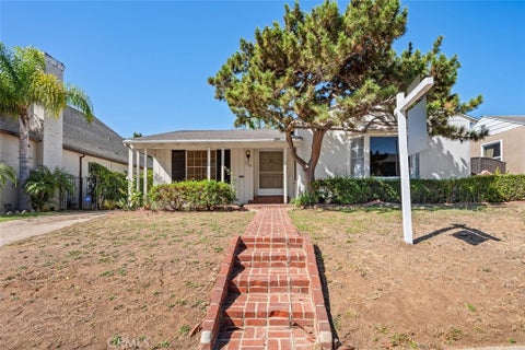 Photo of 1569 Midvale Avenue, Los Angeles, CA 90024 (MLS # AR26142441)