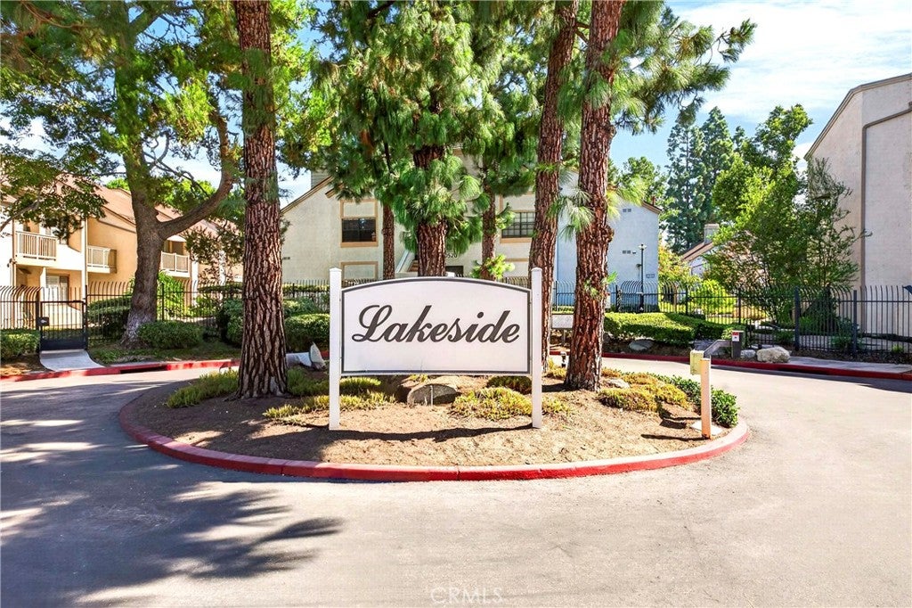 10630 Lakeside Dr S