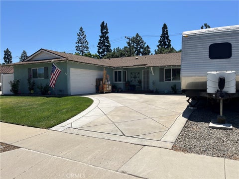 Photo of 62 E Calle La Sombra, Camarillo, CA 93010 (MLS # SR26179514)