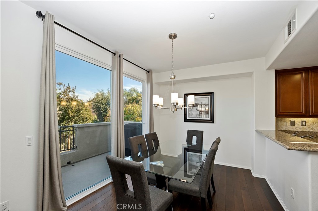 31205 Strawberry Tree