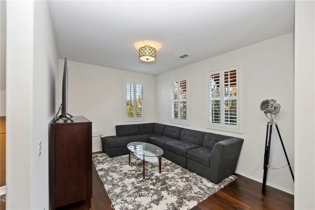 31205 Strawberry Tree