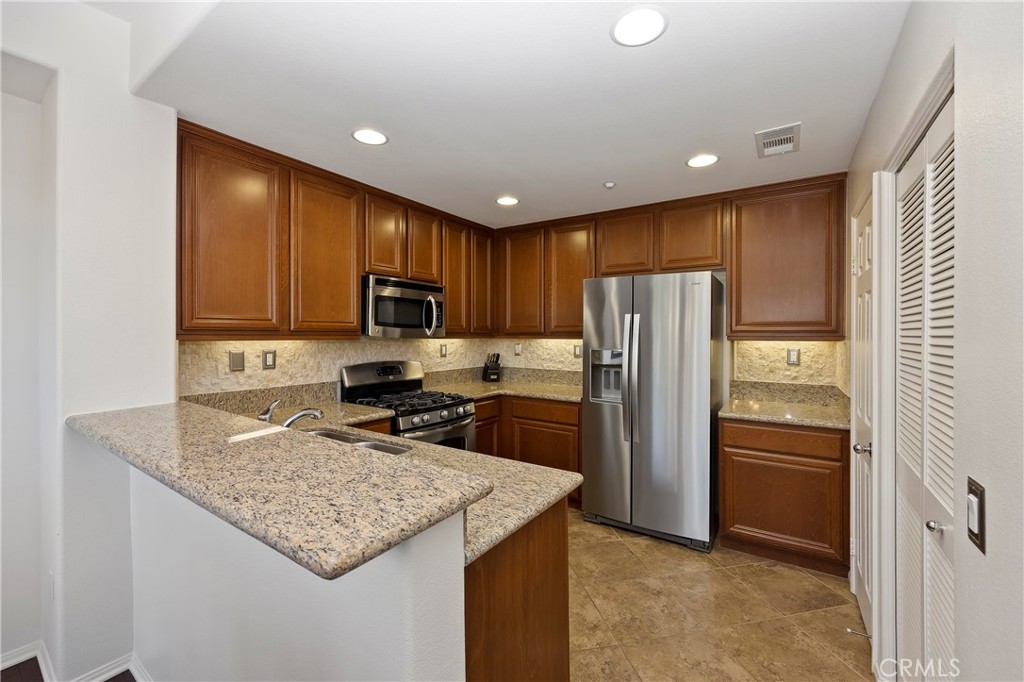 31205 Strawberry Tree