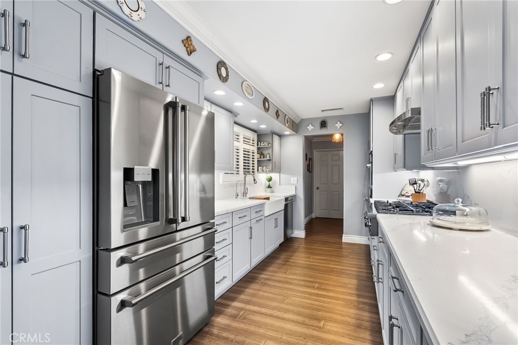 10041 Margo Lane