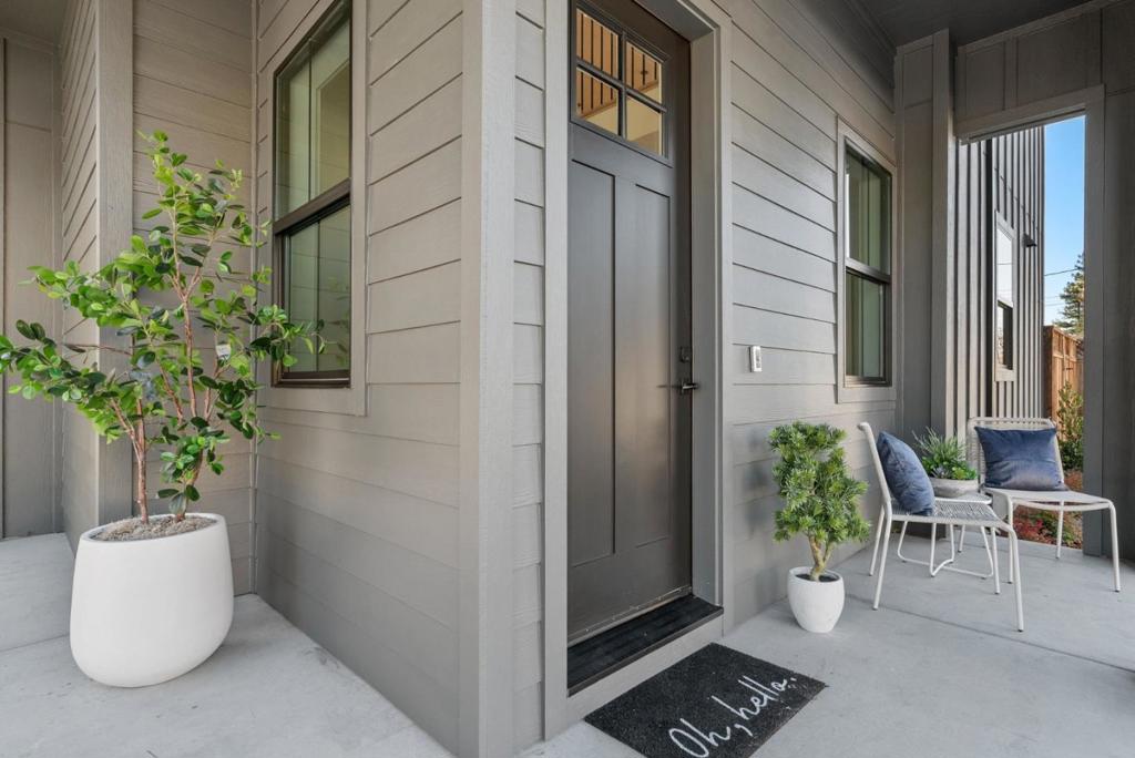 44 Sunnyside Avenue