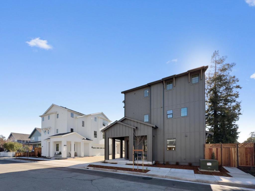 44 Sunnyside Avenue