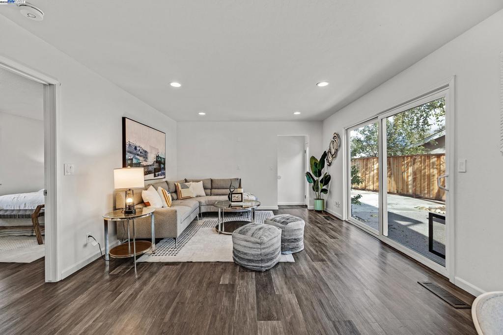 DEL PRADO - Residential