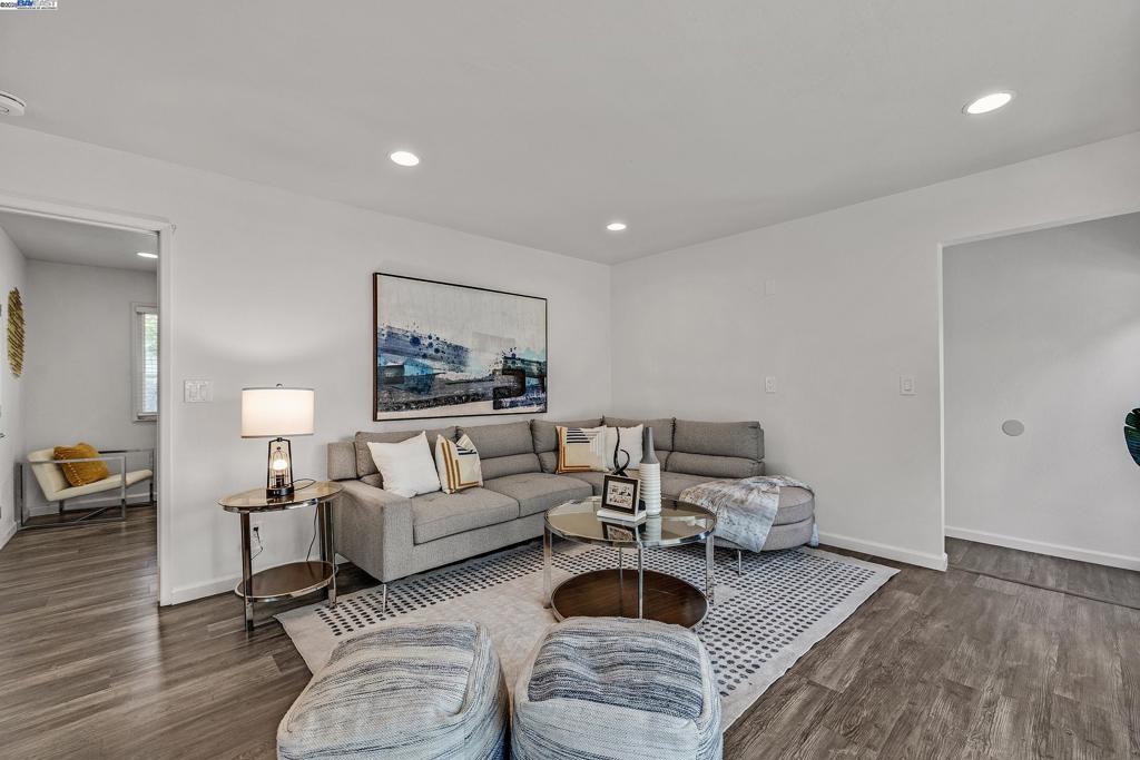 DEL PRADO - Residential